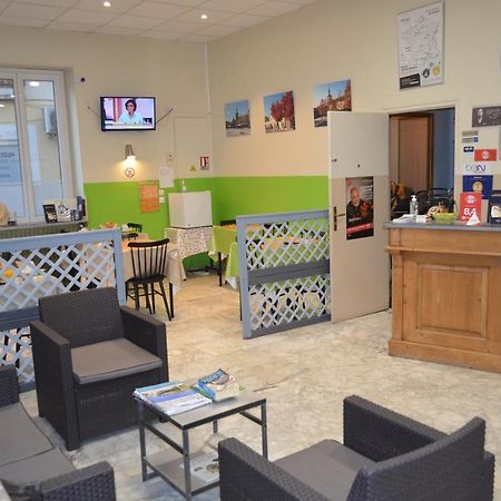 Hotel Magdeleine Romans-sur-Isère Buitenkant foto