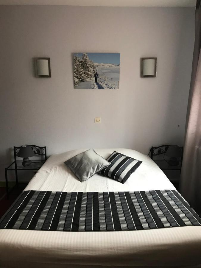 Hotel Magdeleine Romans-sur-Isère Buitenkant foto