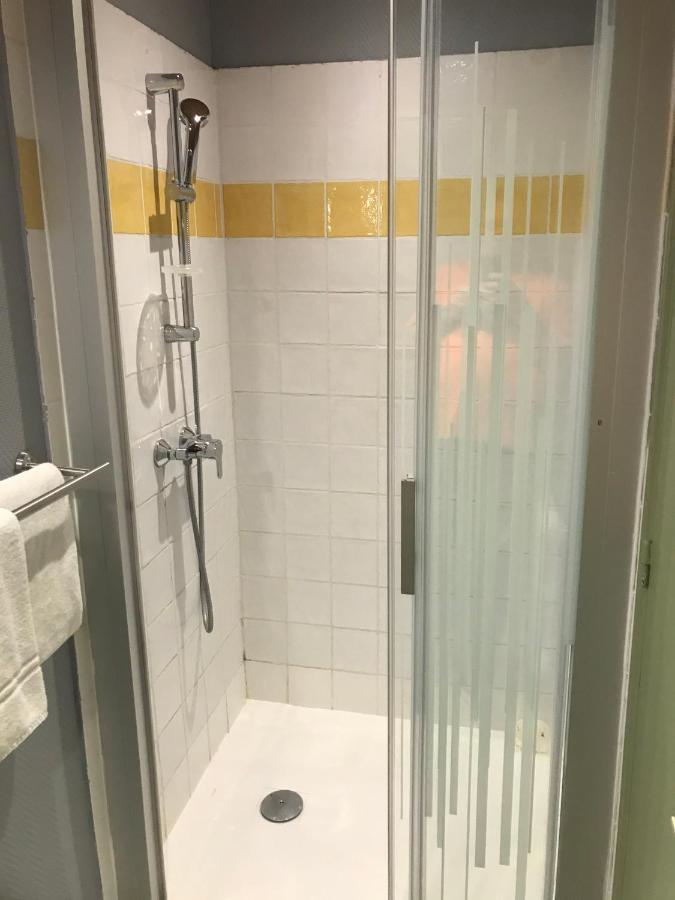 Hotel Magdeleine Romans-sur-Isère Buitenkant foto
